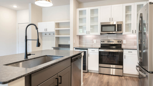 Kitchen with Stainless Steel Appliances - Trailwinds Grapevine