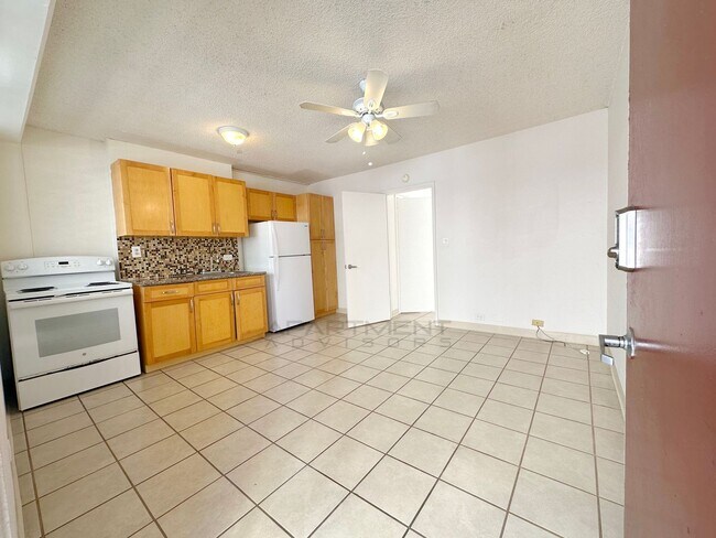 Building Photo - $500 1ST MONTH RENT SPECIAL | GREAT VIEW O...
