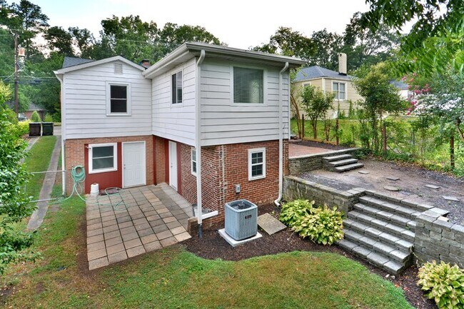 Building Photo - Highly Desirable Trinity Park