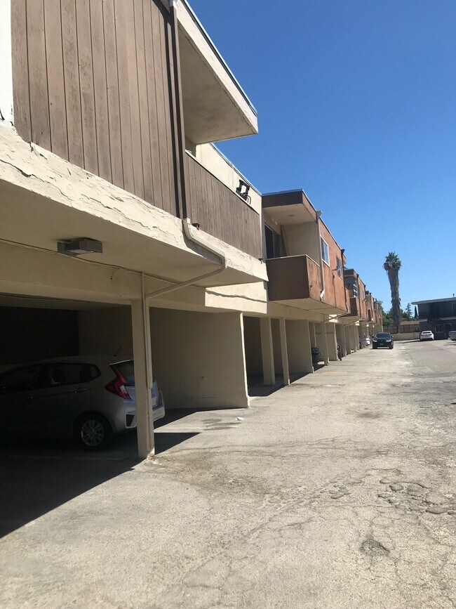 Saticoy 12 Apartments Van Nuys, CA