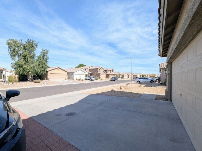 Building Photo - 8861 W Paradise Dr