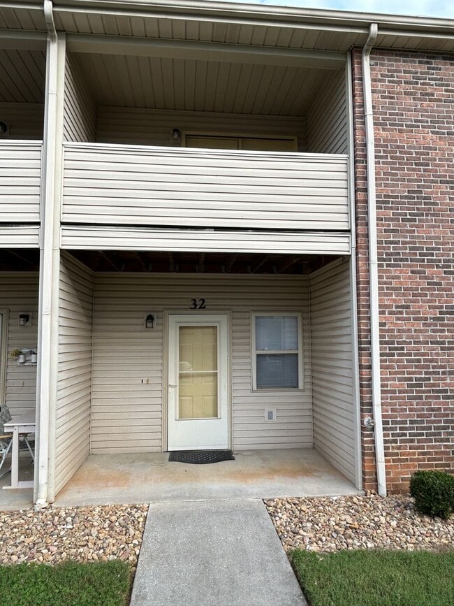 Building Photo - 1524 Pearl Ave