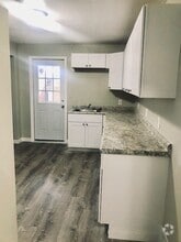 Building Photo - 325 Linden Ave