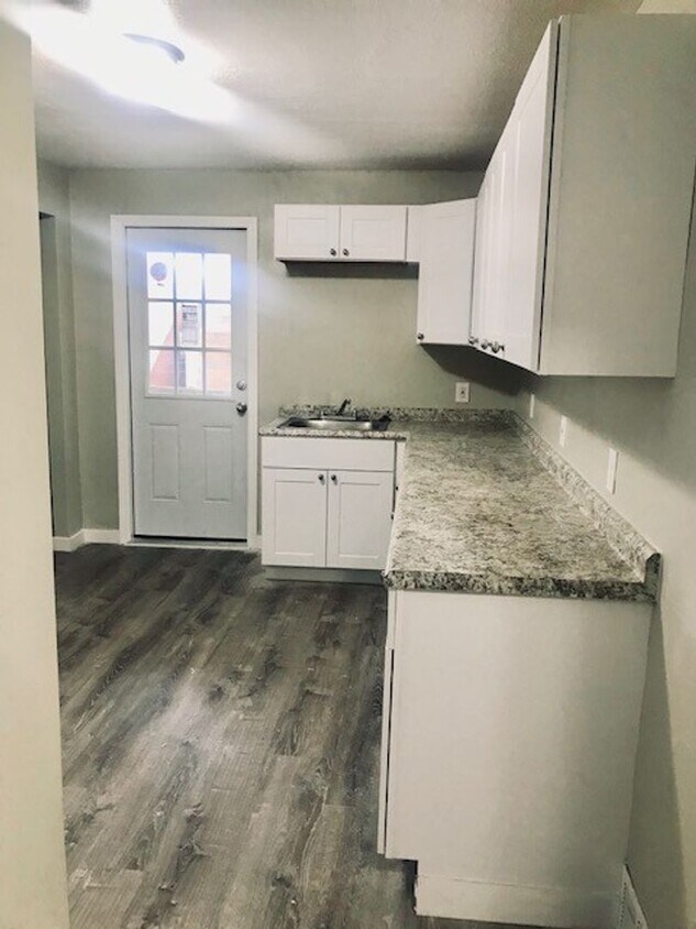 Primary Photo - 325 Linden Ave
