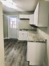 Building Photo - 325 Linden Ave