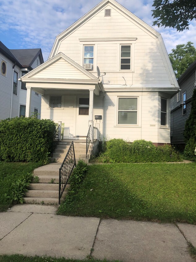 Primary Photo - 3066 N Newhall St