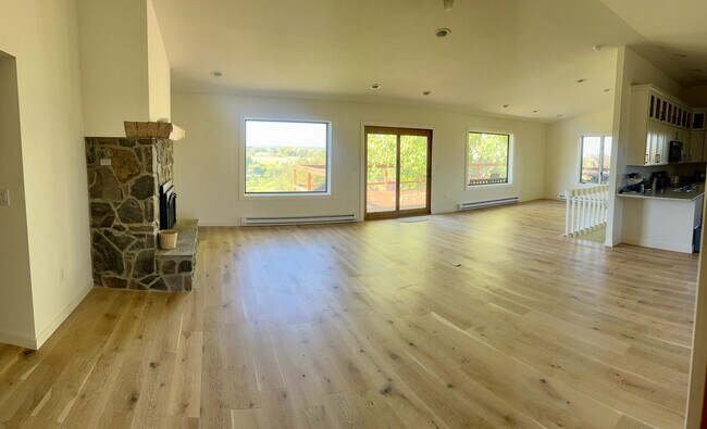 Sala de estar - 5014 Justin Ln