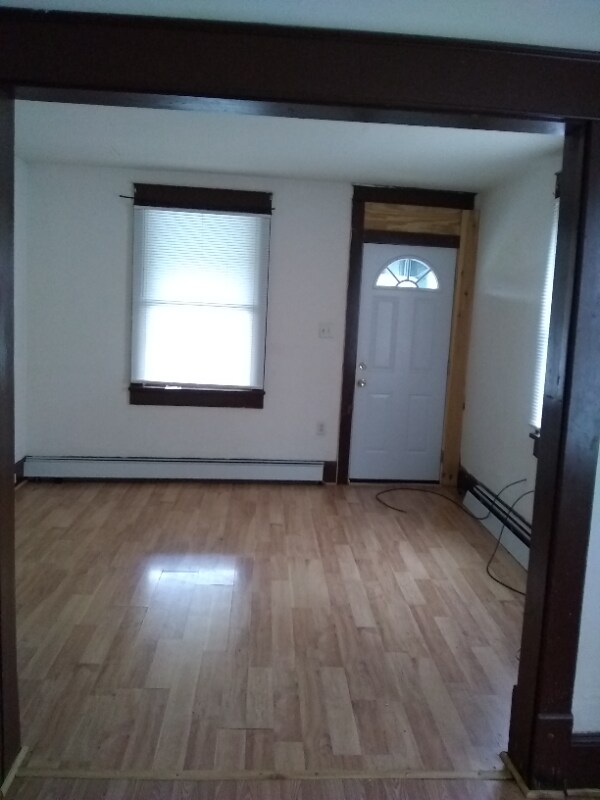 Primary Photo - 202 E Oak St