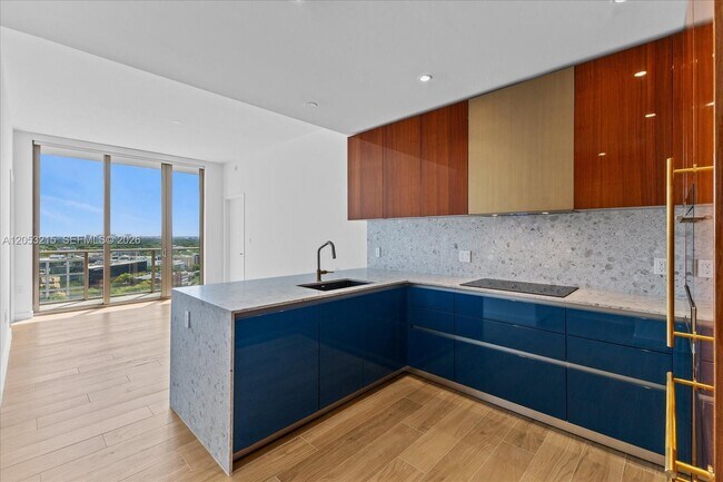 Foto del edificio - 2678 Tigertail Ave