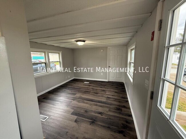 Foto del edificio - 799 Stillwater Ave