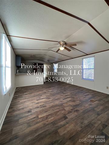 Foto del edificio - 216 Tall Pines Ln