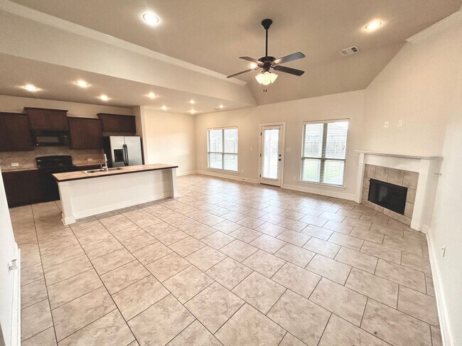 Building Photo - 3 Bedroom House in Prairieville