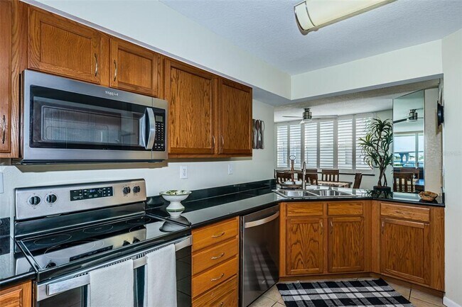 Building Photo - 6081 Bahia Del Mar Cir N