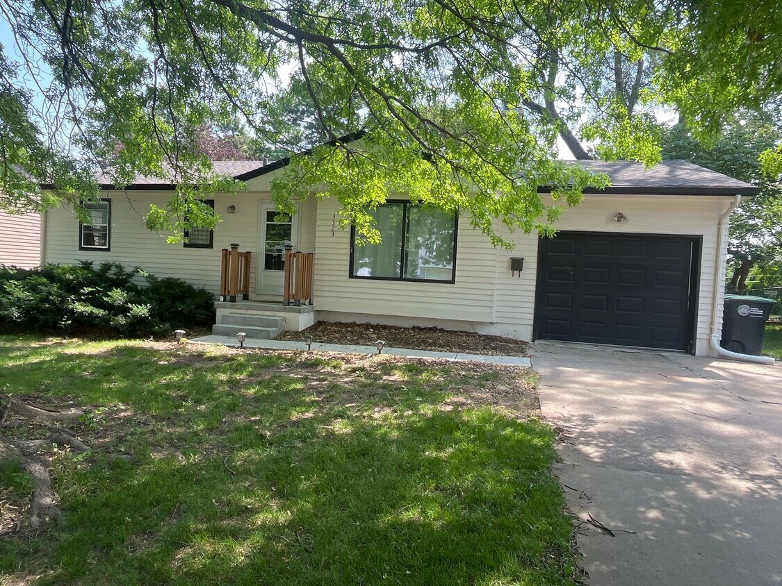 Primary Photo - Adorable ranch