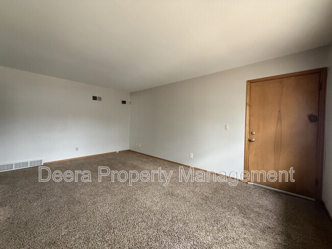 Foto del edificio - 8424 Travis Ln