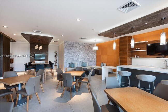 Foto del edificio - 600 NE 27th St