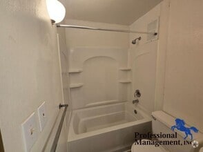 Building Photo - 211 N 34th St