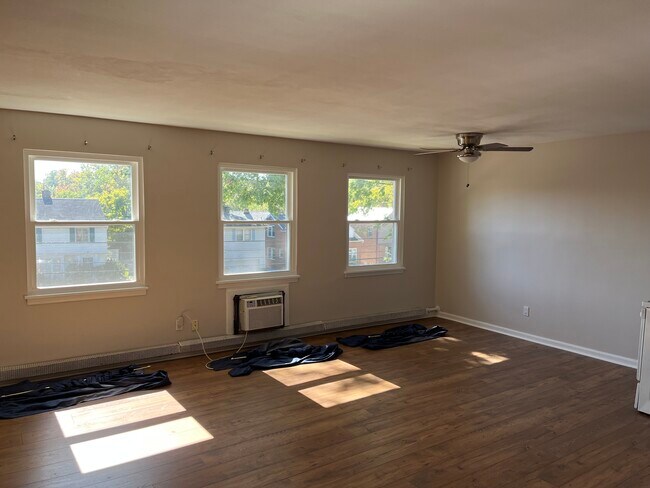 Foto del edificio - 13789 Cedar Rd