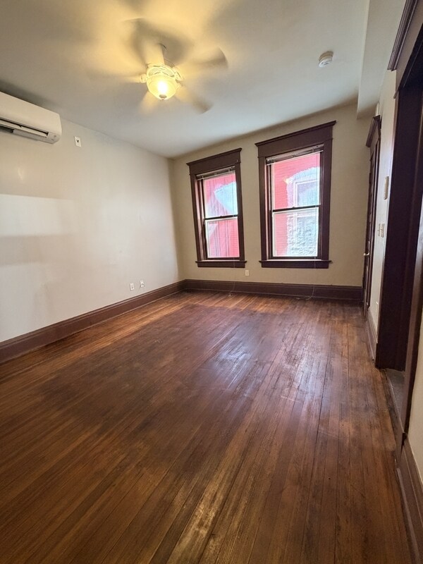 Foto del edificio - 604 W 3rd St