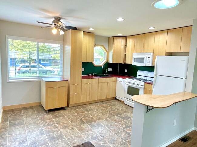 Foto del edificio - Parkrose Heights neighborhood, 3 bedroom, ...