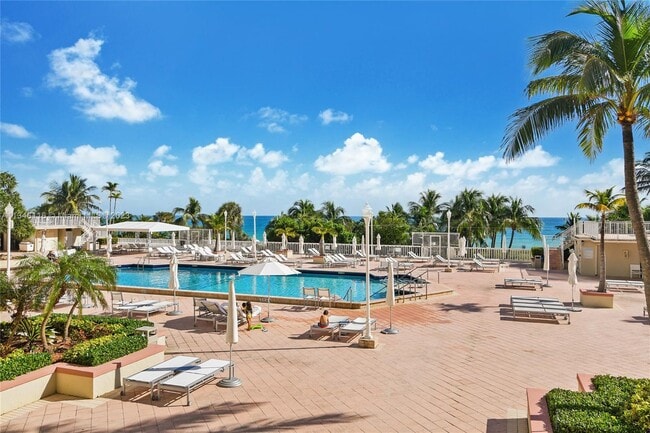 Foto del edificio - 9801 Collins Ave