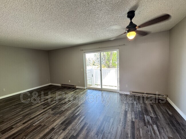 Foto del edificio - 3285 Canyon Dr