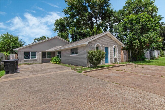 Foto del edificio - 3621 Mainer St