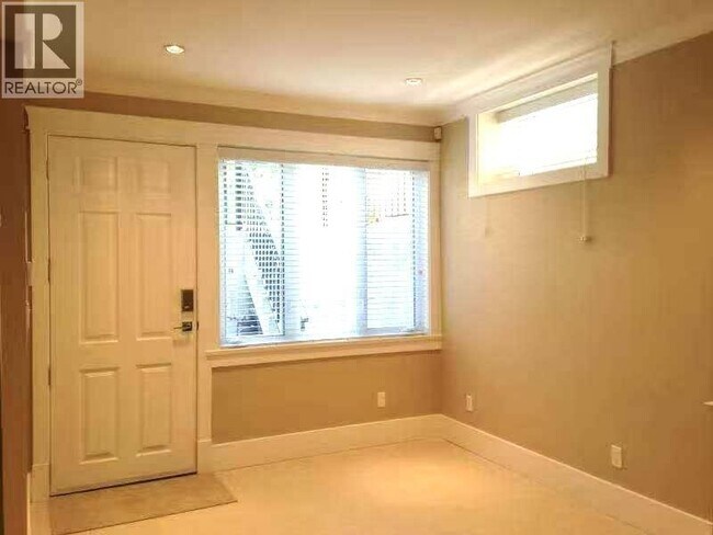 Photo du bâtiment - 8XX W 61st Ave