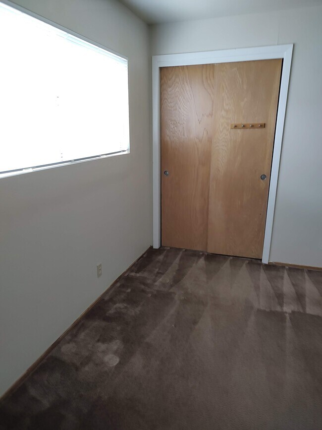 bedroom - 45 Oak Ave