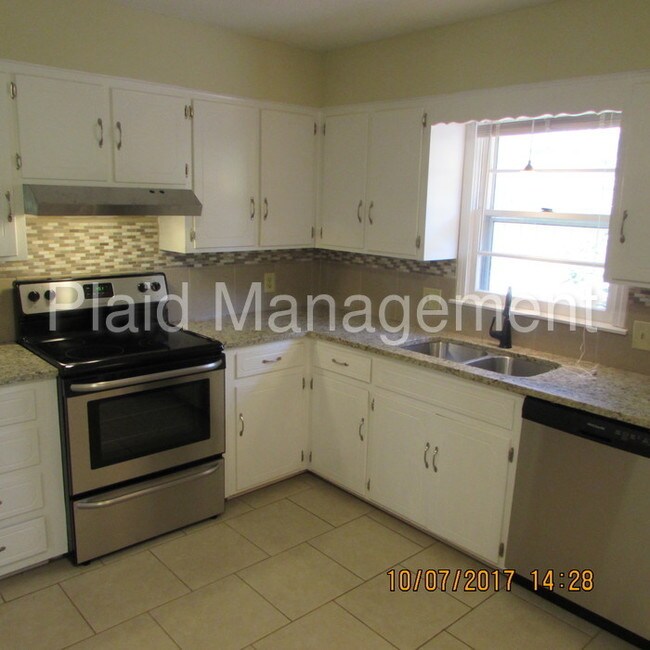 Building Photo - 408 SW Sandstone Dr