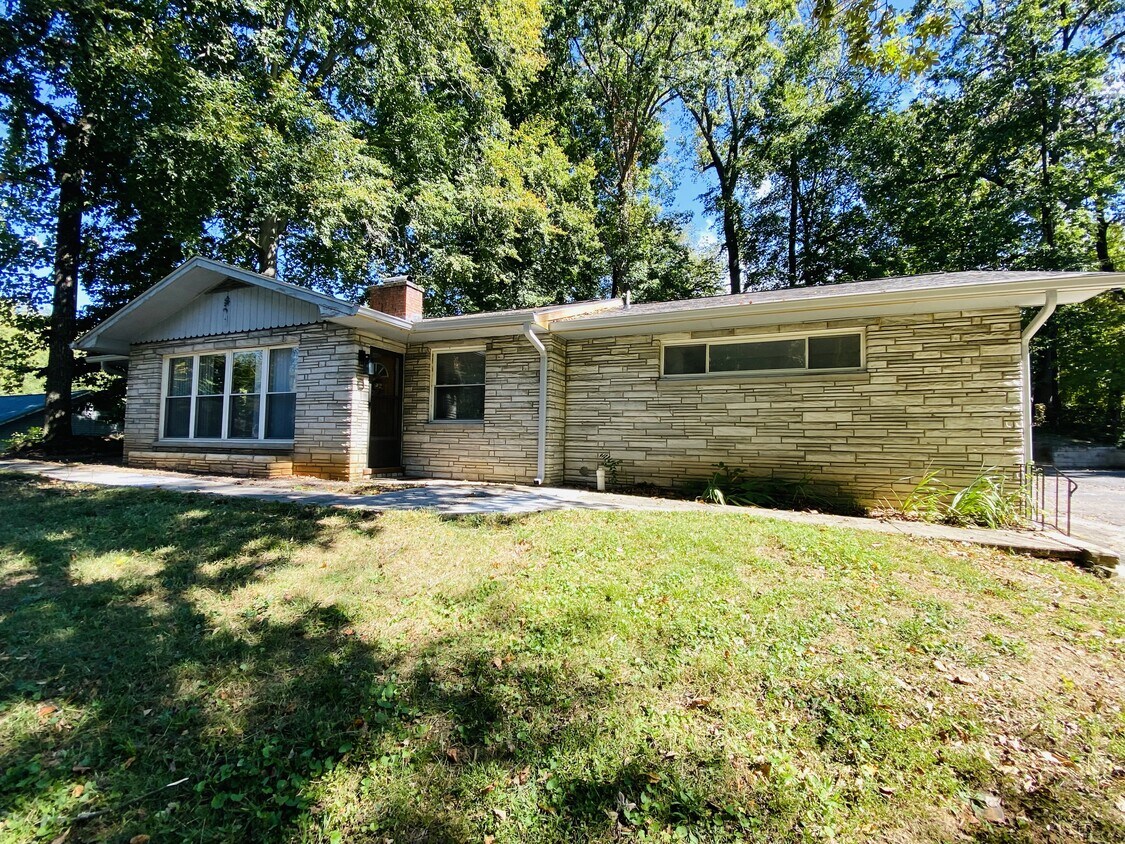 402 N Chilhowee Dr, Knoxville, TN 37914 House Rental in Knoxville, TN