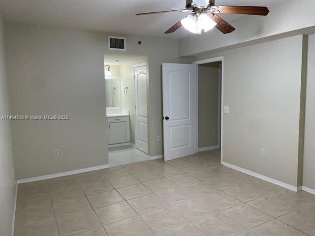 Building Photo - 9340 Fontainebleau Blvd