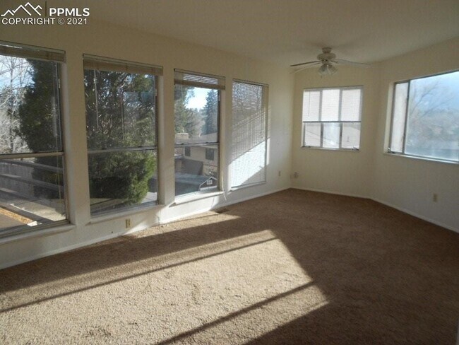 Building Photo - 3 bedroom Comanche Drive