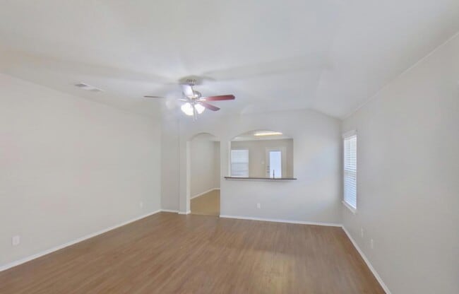 Building Photo - MOVE IN READY