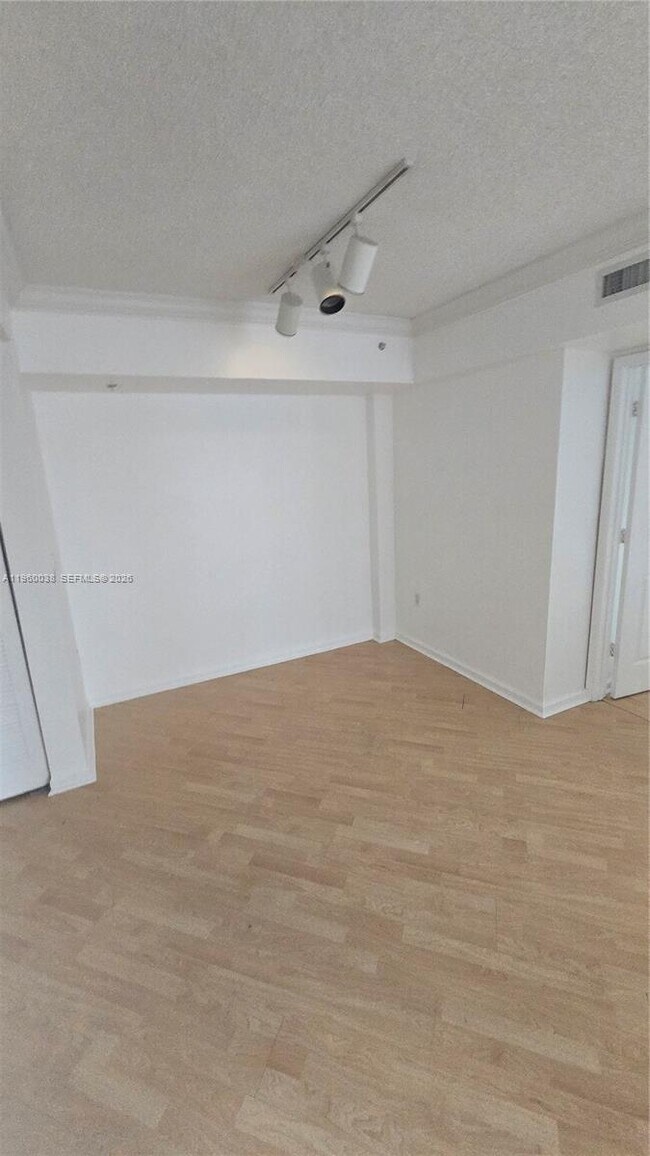 Foto del edificio - 1919 Van Buren St