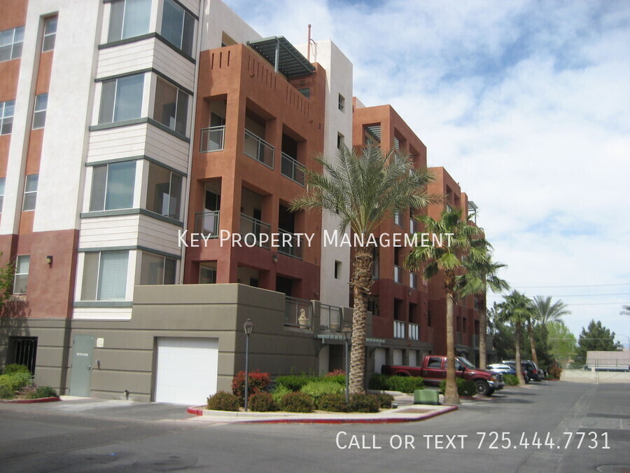 Primary Photo - 2 BEDROOM CONDO AT PARK AVENUE OFF THE LAS...