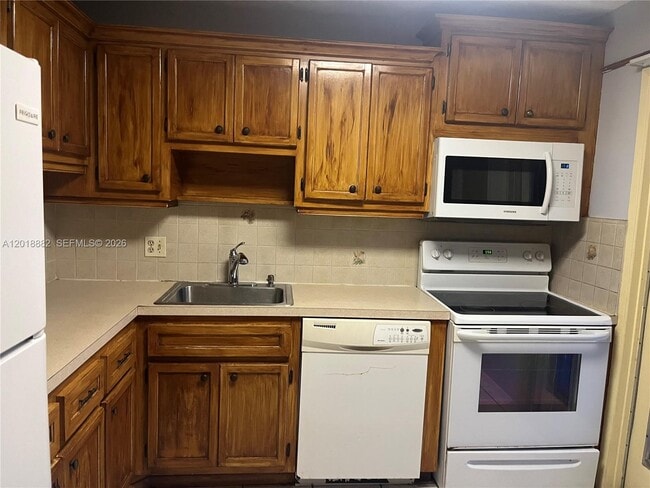 Foto del edificio - 950 Hillcrest Dr