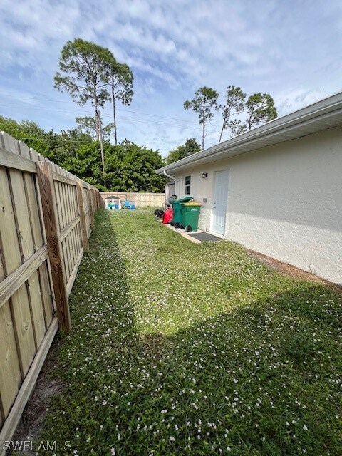 Building Photo - 2593 Poinciana St
