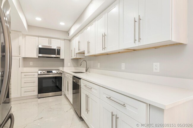 Foto del edificio - 3450 S Ocean Blvd