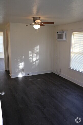 Building Photo - 615 E Borden St