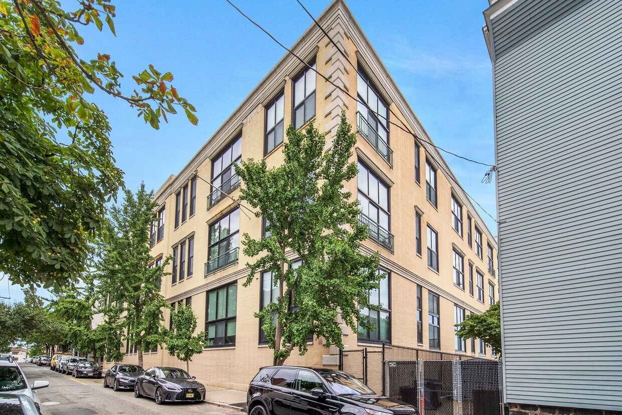 518530 Gregory Ave Unit A219, Weehawken, NJ 07086 Condo for Rent in