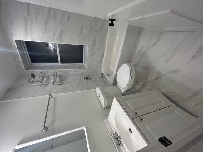 Foto del edificio - 1439 E 66th Pl