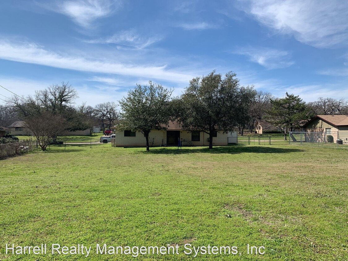 Building Photo - 3 br, 1.5 bath House - 1924 Post Oak Dr.