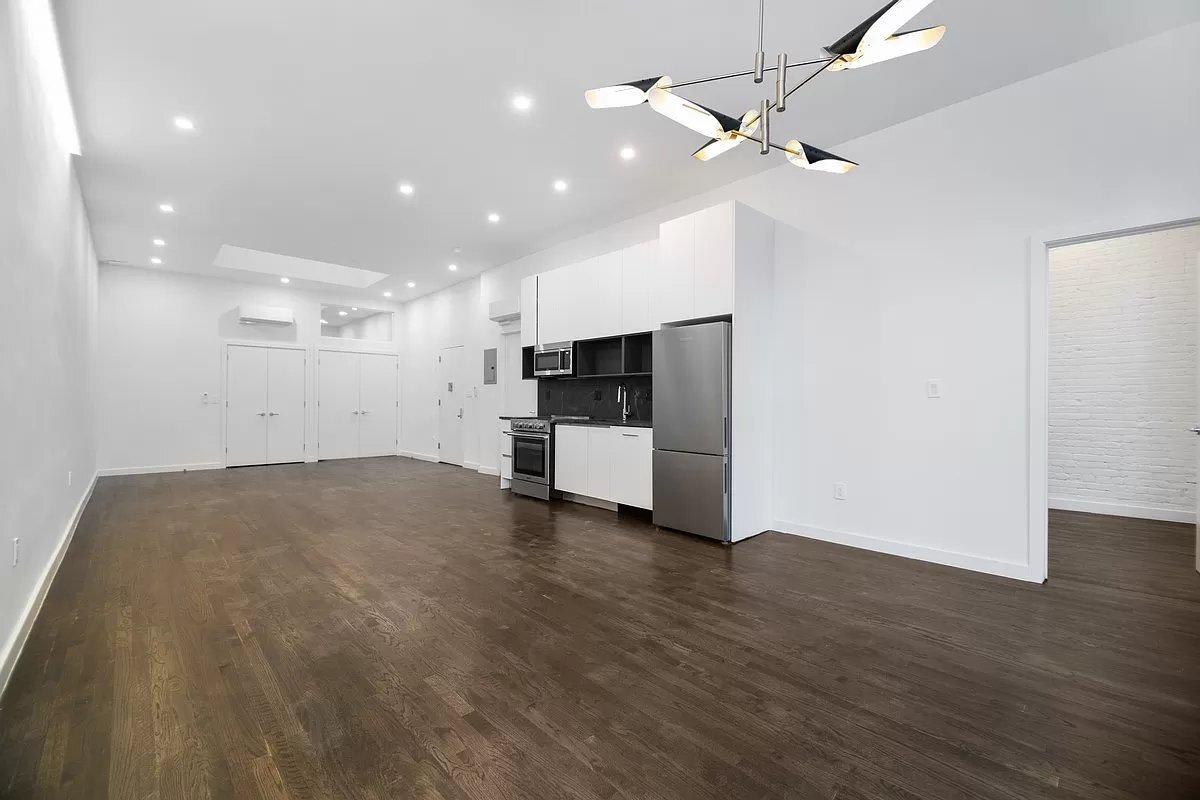Primary Photo - 30 East 14th Street