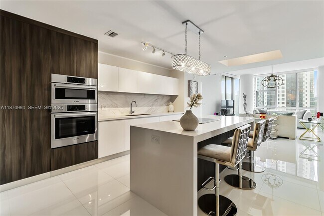 Foto del edificio - 851 NE 1st Ave