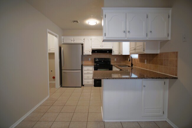 Building Photo - 725 Holly Hill Rd