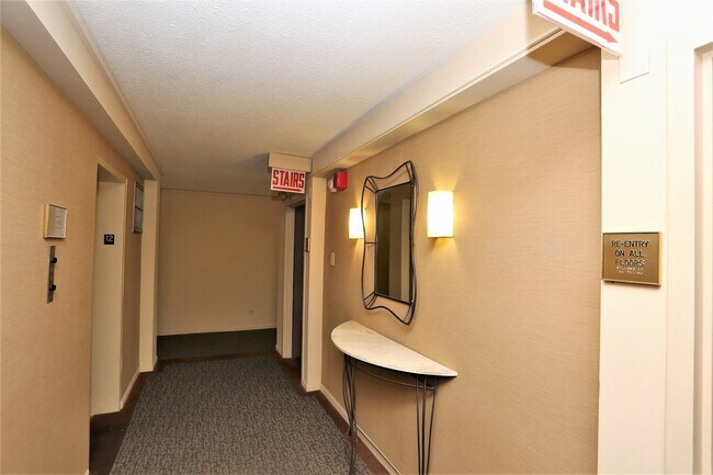 Building Photo - 3110 N Sheridan Rd
