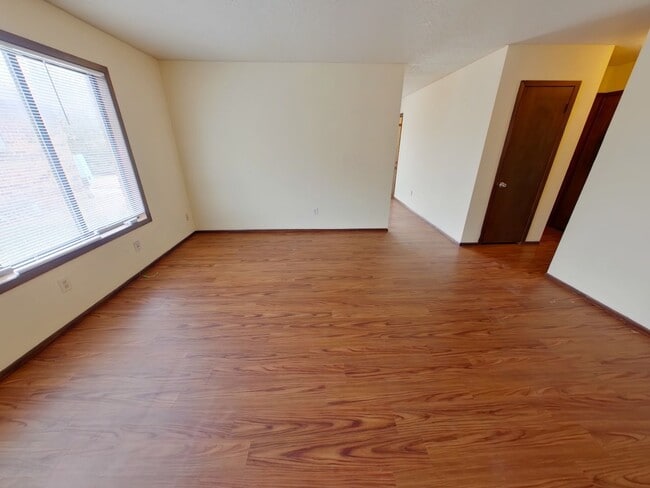 Building Photo - 616 Richmond N