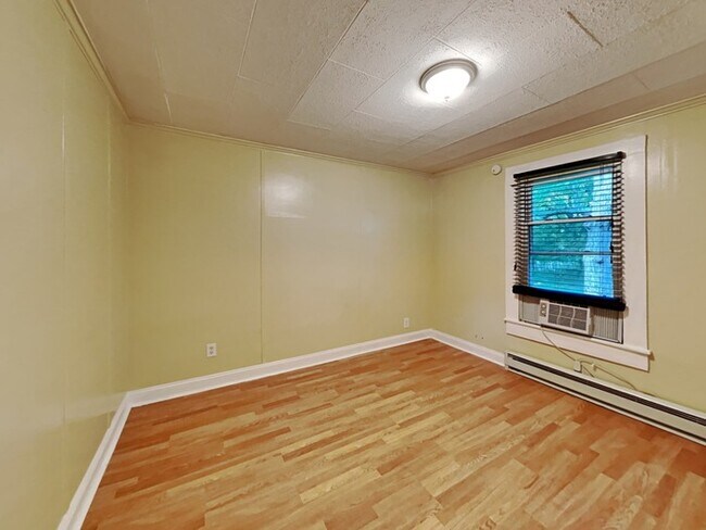 Building Photo - 113 Kingsway Dr