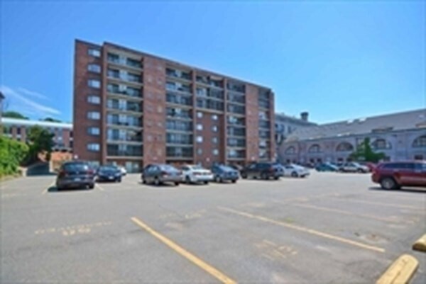 Building Photo - 100 High St